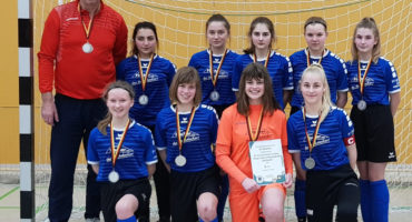 WW-S_B-Fußball-Mädchen des SV Gehlert l Vize-regionalmeister Foto 2
