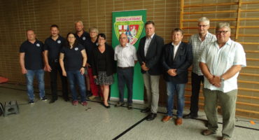 WW-S_Der-neue-Kreisvorstand-links-3-ausgeschiedene-Mitglieder-rechts
