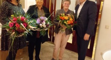 WW-S_Blumensträuße für engagierte Helferinnen