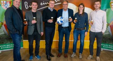 Auslosung Bitburger Rheinlandpokal 23-24 Gruppenbild (002)