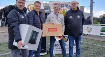 WW-S_Praesentuebergabe-an-den-SSV-Weyerbusch